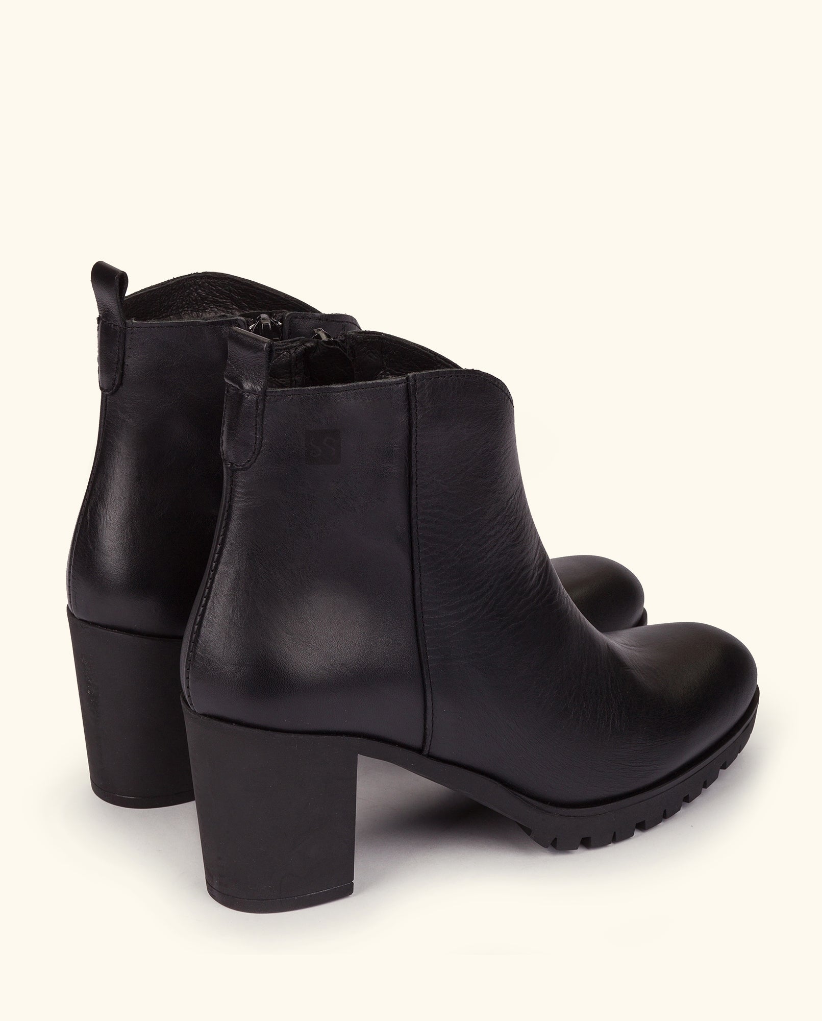 Heeled shoe PRAGA-012 black