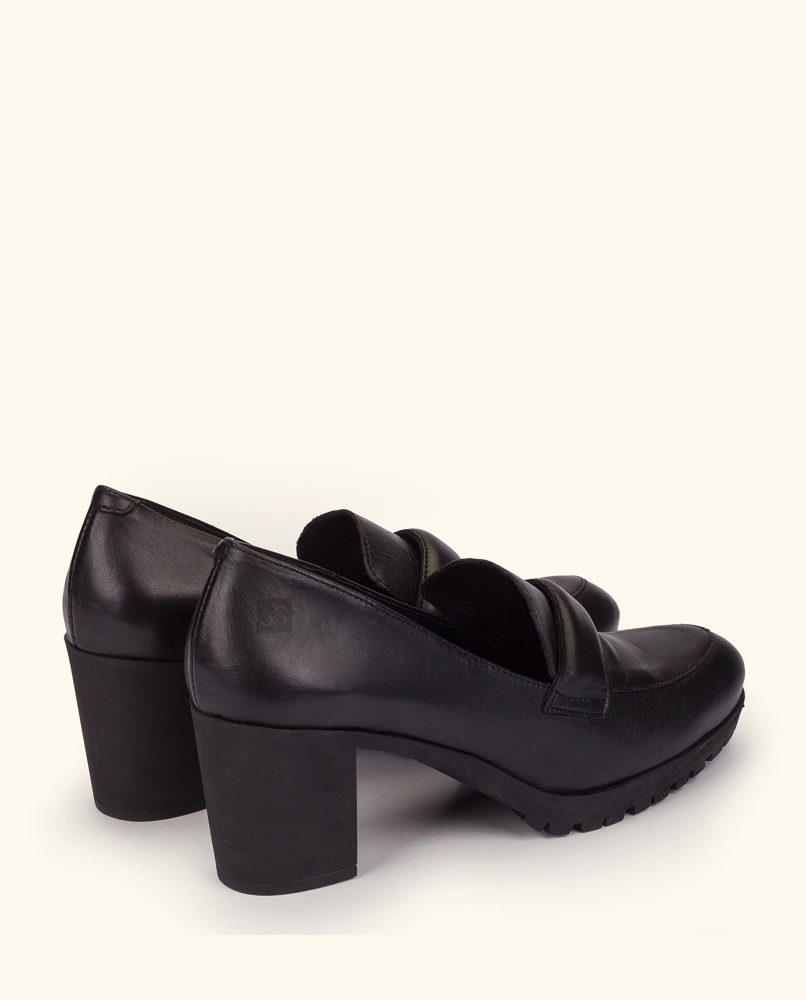 Heeled shoe PRAGA-013 black